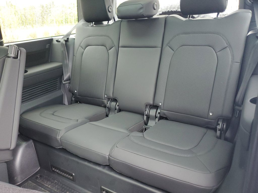 2026 Land Rover Defender X-Dynamic SE - Photo 32