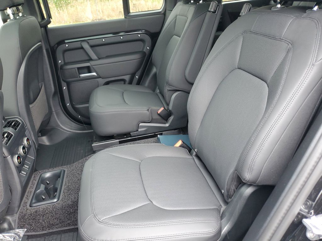 2026 Land Rover Defender S - Photo 30