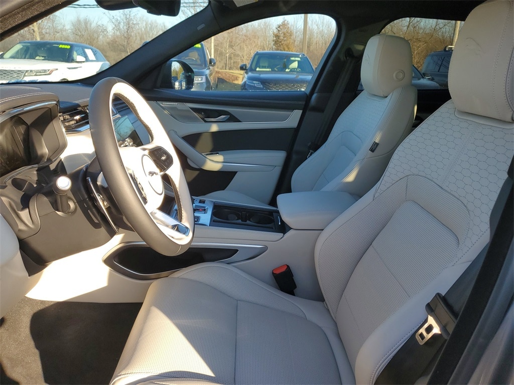 2026 Jaguar F-Pace R-Dynamic S - Photo 7