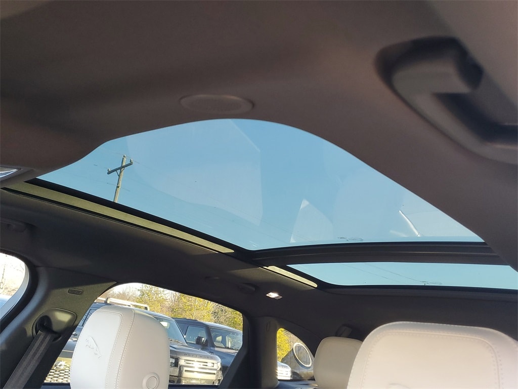 2026 Jaguar F-Pace R-Dynamic S - Photo 9