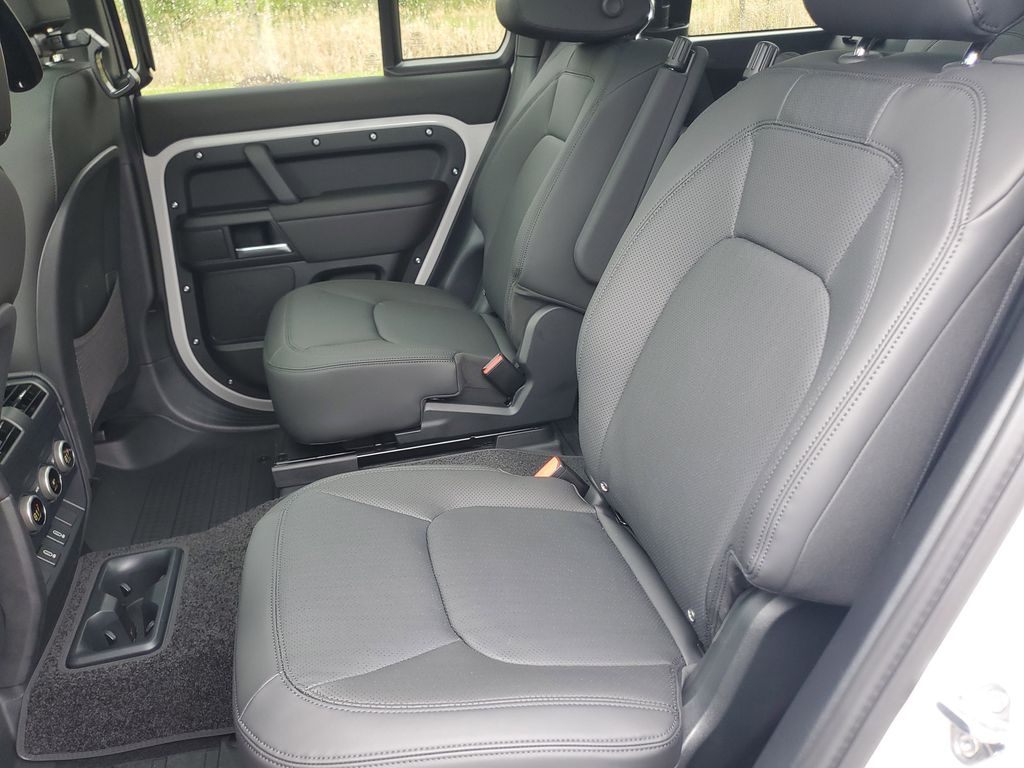 2026 Land Rover Defender X-Dynamic SE - Photo 31