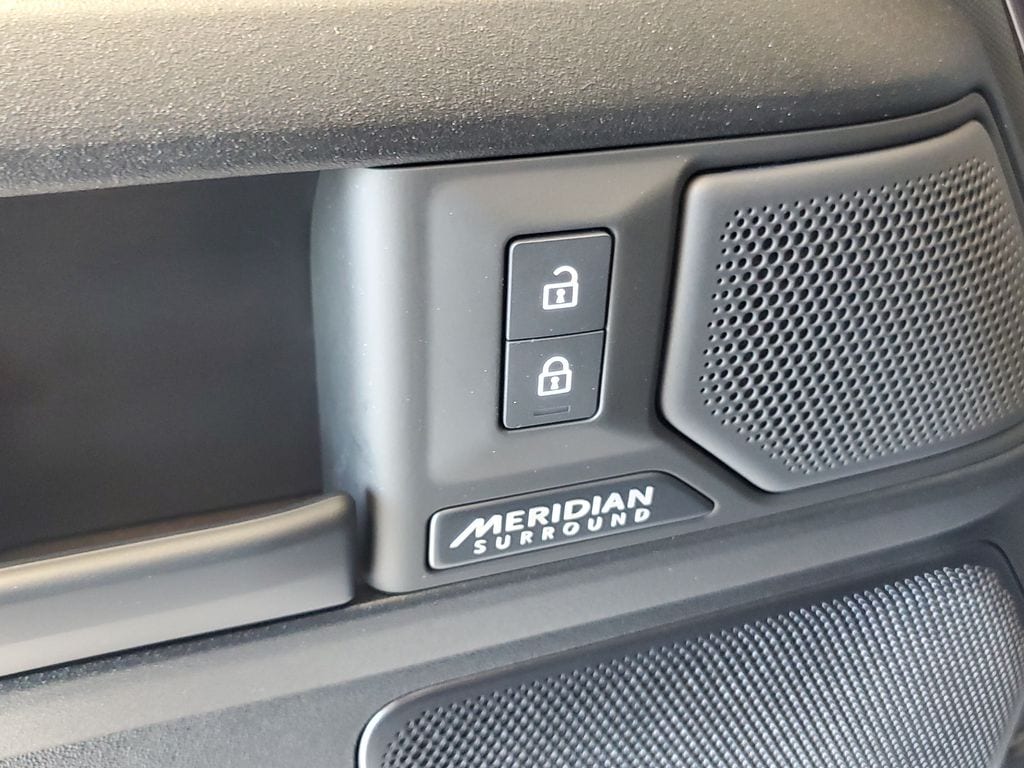 2025 Land Rover Defender Octa - Photo 12