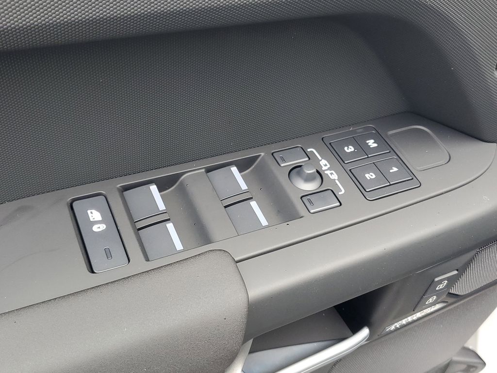 2026 Land Rover Defender X-Dynamic SE - Photo 9