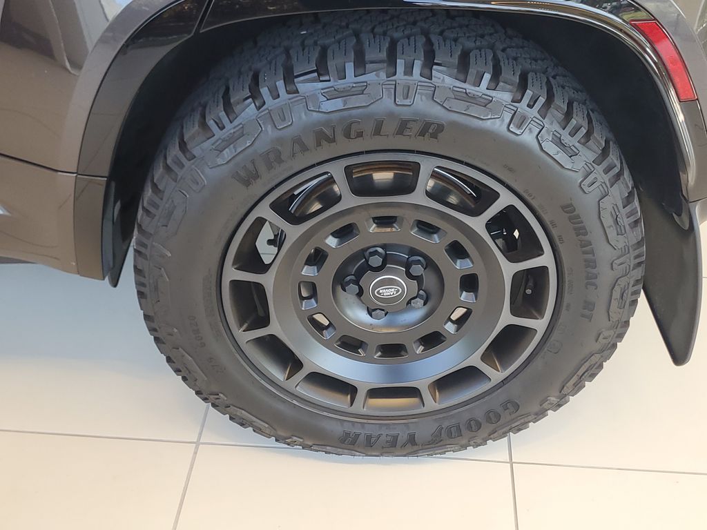 2025 Land Rover Defender Octa - Photo 6