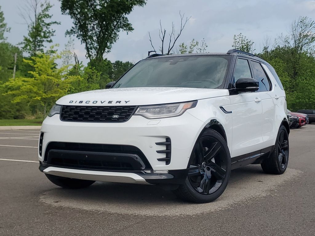 2025 Land Rover Discovery P300 Dynamic SE's photo