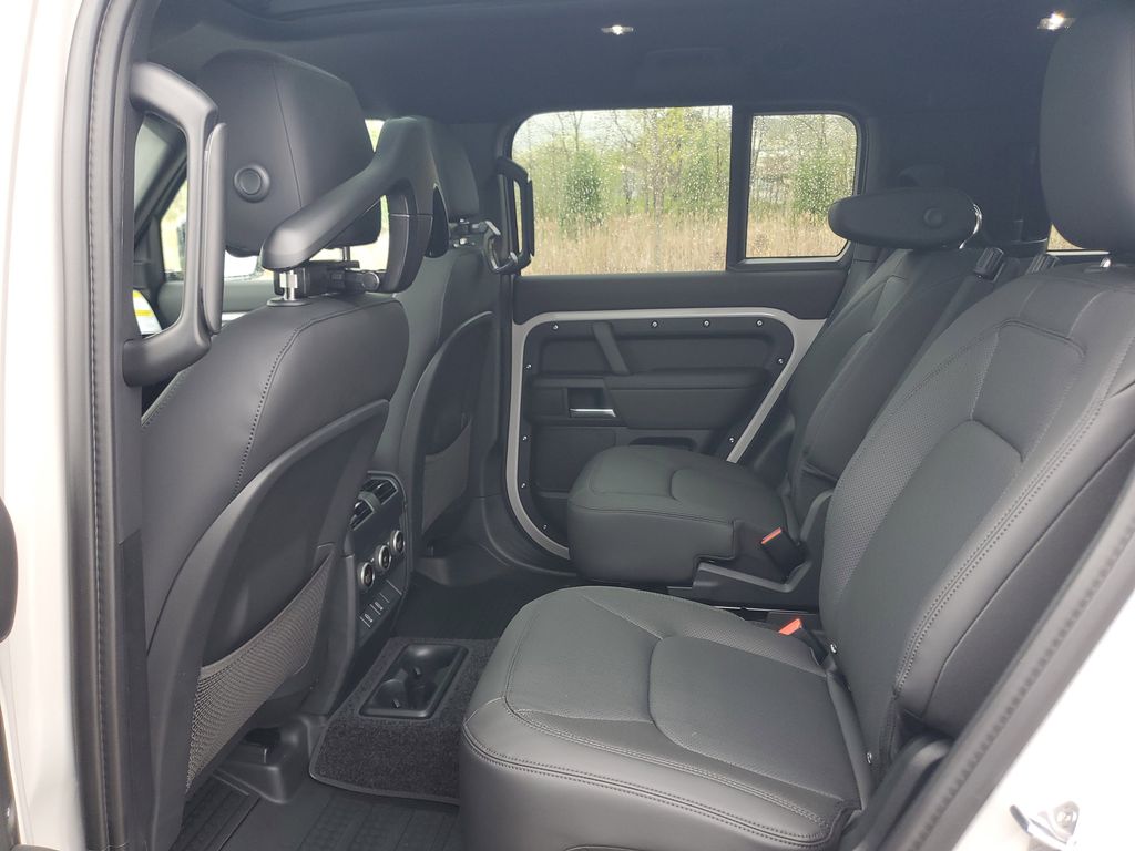 2026 Land Rover Defender X-Dynamic SE - Photo 25