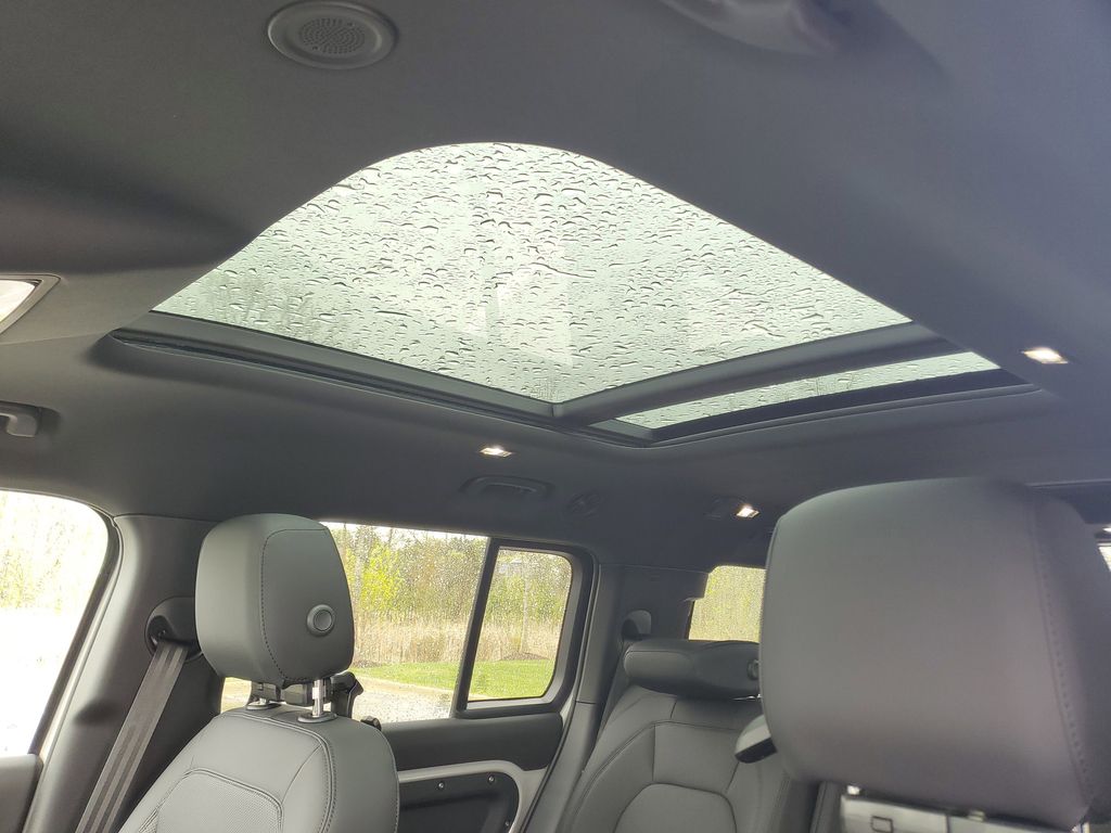 2026 Land Rover Defender X-Dynamic SE - Photo 11