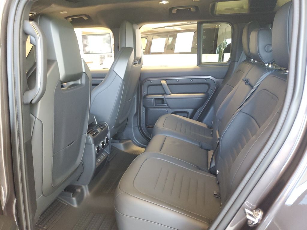 2025 Land Rover Defender Octa - Photo 27