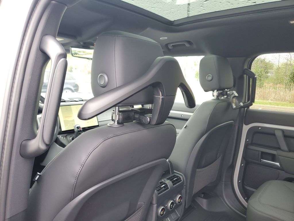 2026 Land Rover Defender X-Dynamic SE - Photo 26