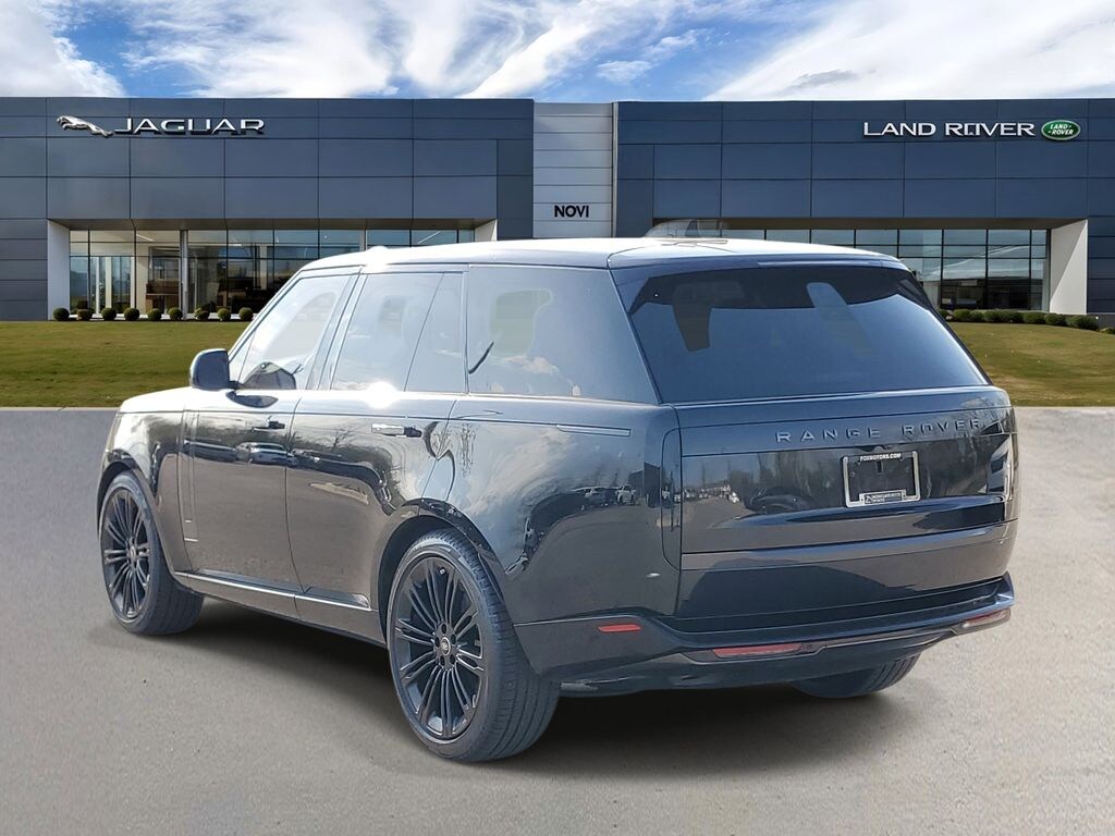 Used 2025 Land Rover Range Rover P400 SE SUV