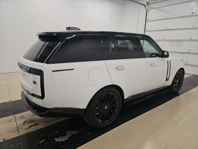 2023 Land Rover Range Rover SE photo 2