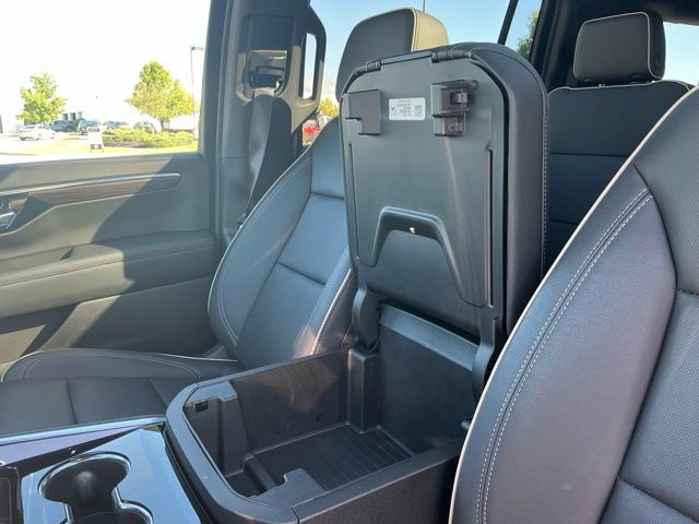 2025 Chevrolet Suburban Premier - Photo 28