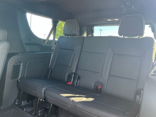 2025 Chevrolet Suburban Premier - Photo 30