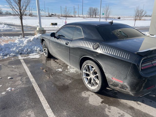 2021 Dodge Challenger SXT photo 3