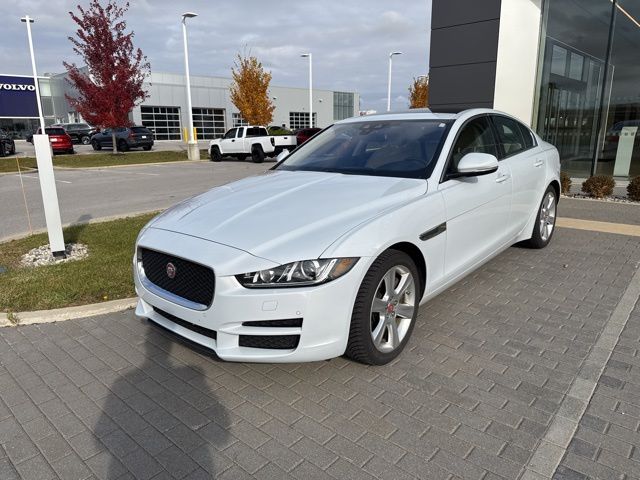 2018 Jaguar XE Prestige photo 3
