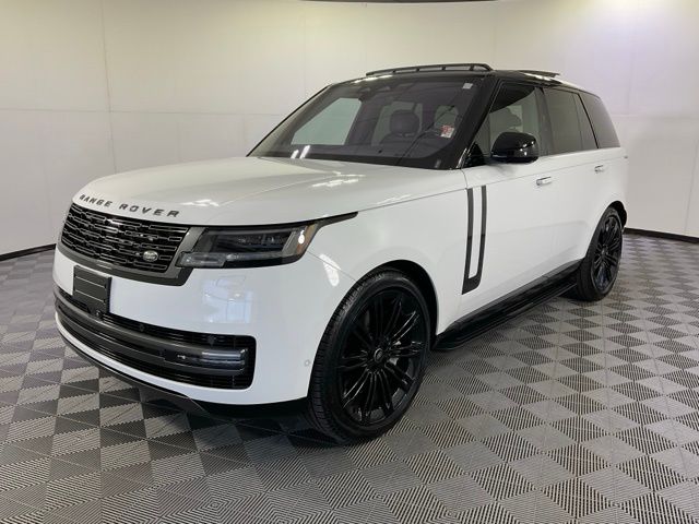 2023 Land Rover Range Rover SE's photo