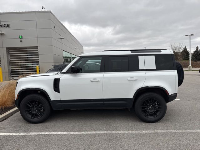 2025 Land Rover Defender 110 S photo 2