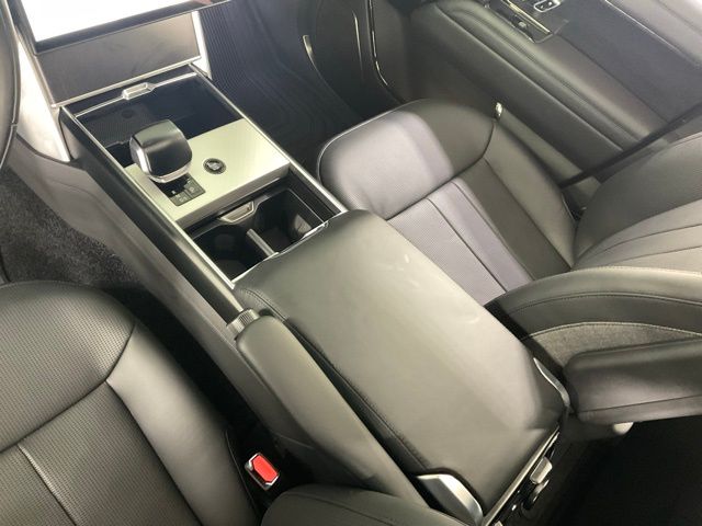 2025 Land Rover Range Rover SV - Photo 18