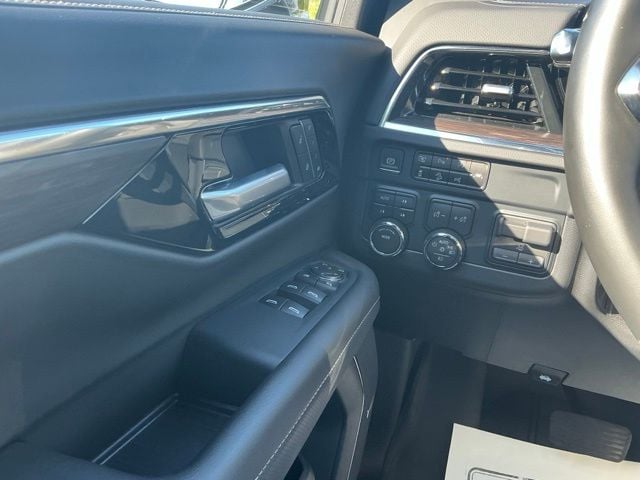 2025 Chevrolet Suburban Premier - Photo 23