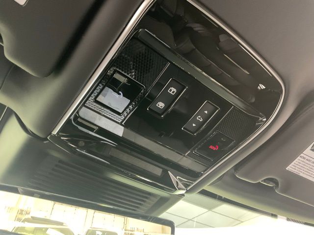 2025 Land Rover Range Rover SV - Photo 15