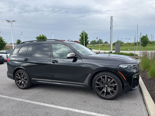 2022 BMW X7 M50i's photo