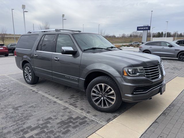 2015 Lincoln Navigator Base's photo