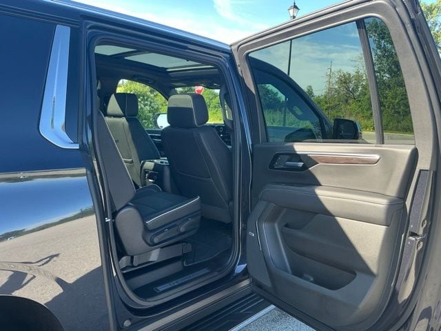 2025 Chevrolet Suburban Premier - Photo 19