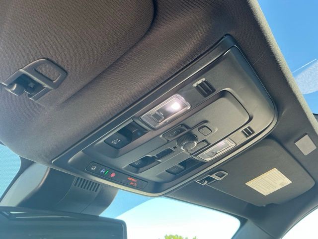 2025 Chevrolet Suburban Premier - Photo 27