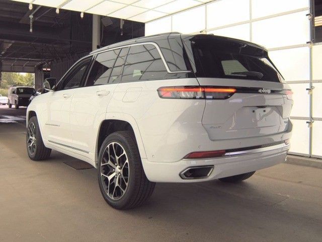 2024 Jeep Grand Cherokee Summit photo 4