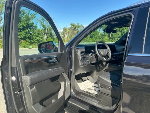 2025 Chevrolet Suburban Premier - Photo 16
