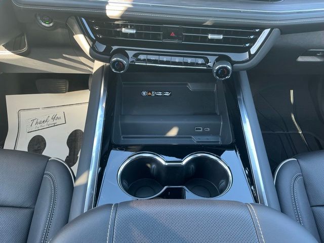2025 Chevrolet Suburban Premier - Photo 25