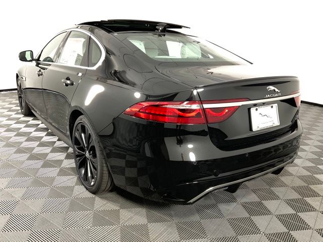 2024 Jaguar XF P300 R-Dynamic SE AWD P300 R-Dynamic SE photo 5