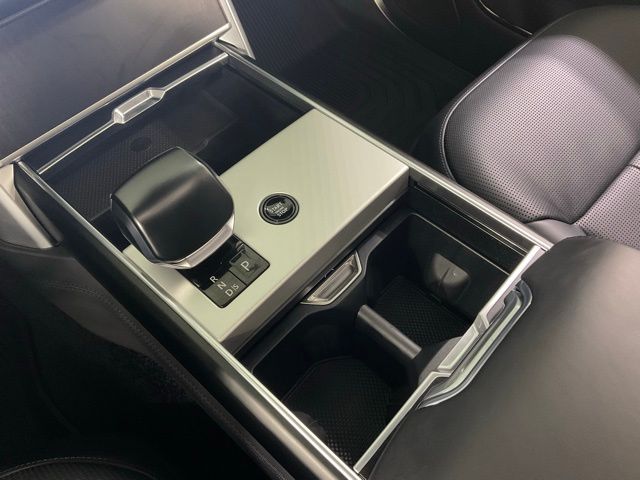 2025 Land Rover Range Rover SV - Photo 12