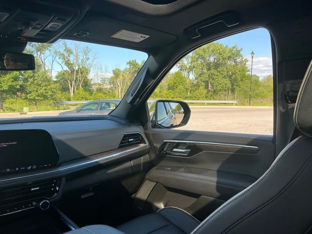 2025 Chevrolet Suburban Premier - Photo 26