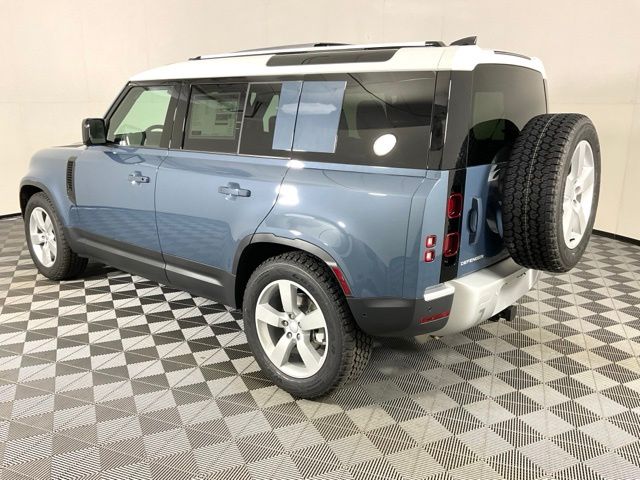 2025 Land Rover Defender 110 S photo 4