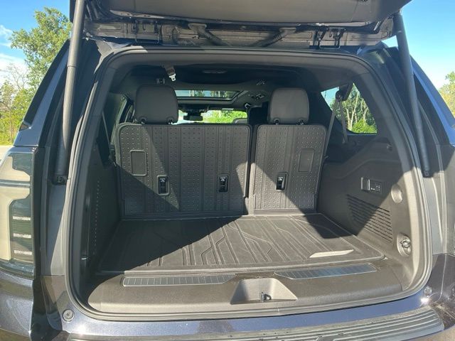 2025 Chevrolet Suburban Premier - Photo 12