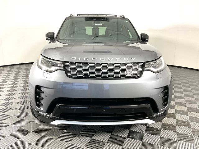 2024 Land Rover Discovery Metropolitan Edition photo 2