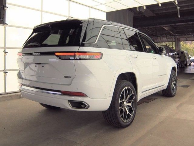 2024 Jeep Grand Cherokee Summit photo 3
