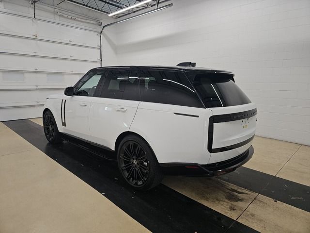 2023 Land Rover Range Rover SE photo 3