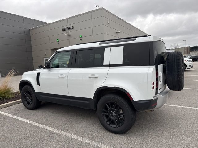 2025 Land Rover Defender 110 S photo 3