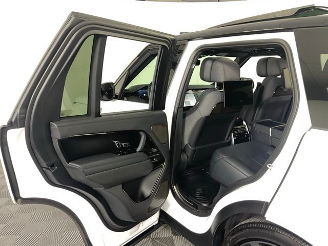 2025 Land Rover Range Rover SV - Photo 27