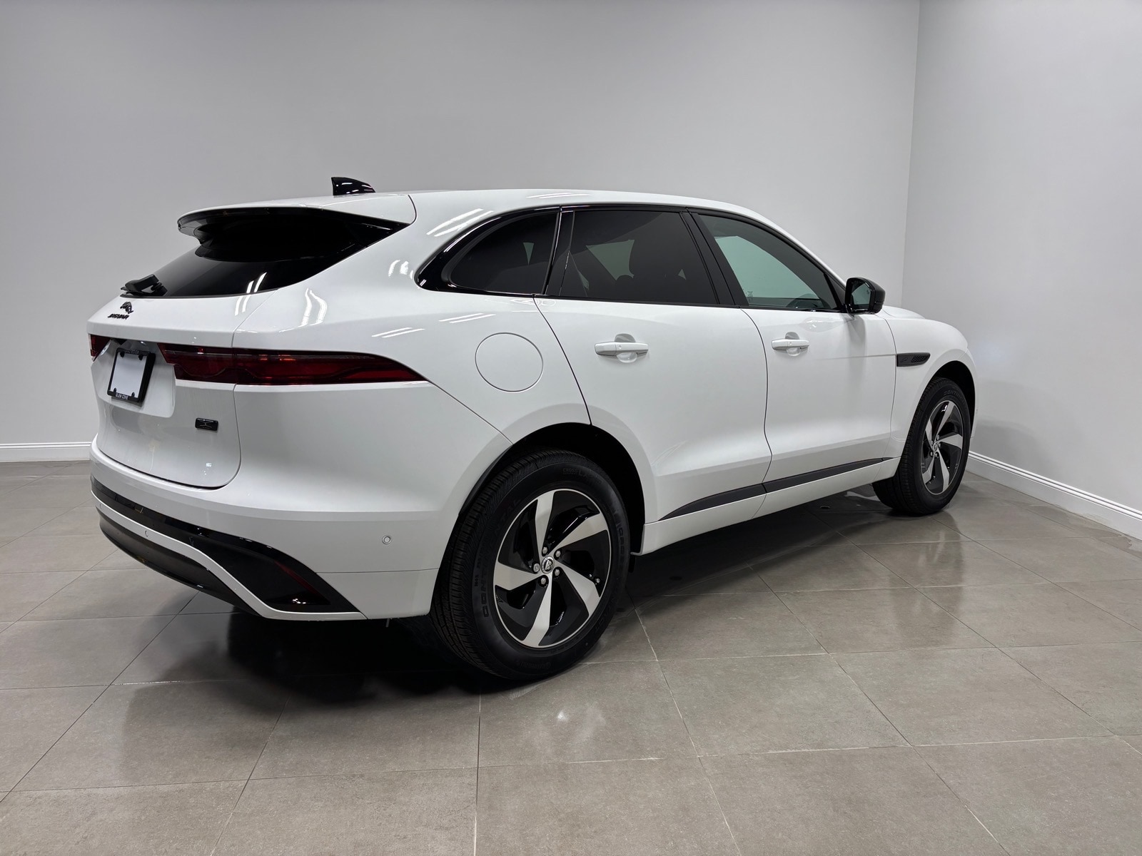 2026 Jaguar F-Pace R-Dynamic S - Photo 6