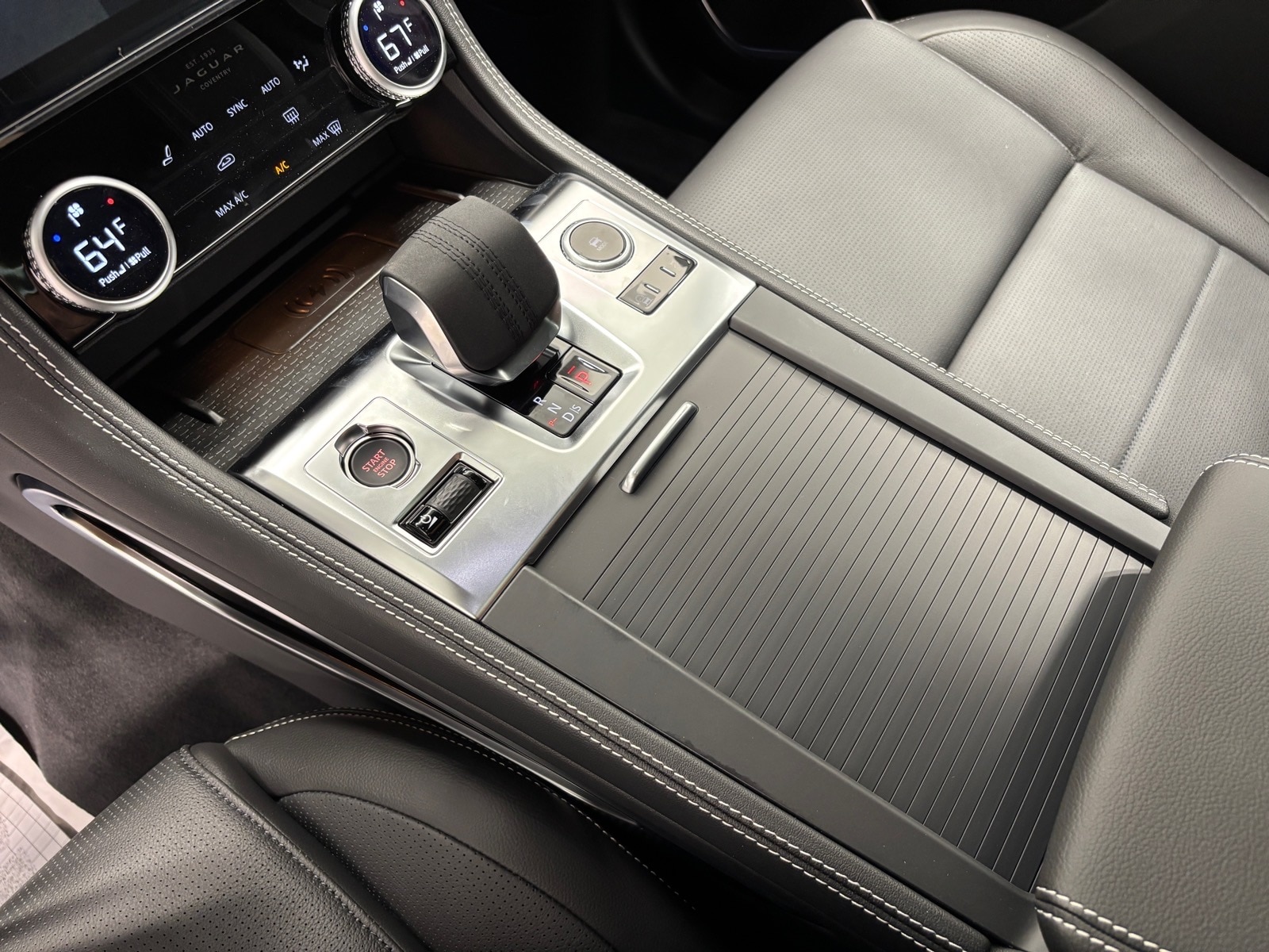 2026 Jaguar F-Pace R-Dynamic S - Photo 14