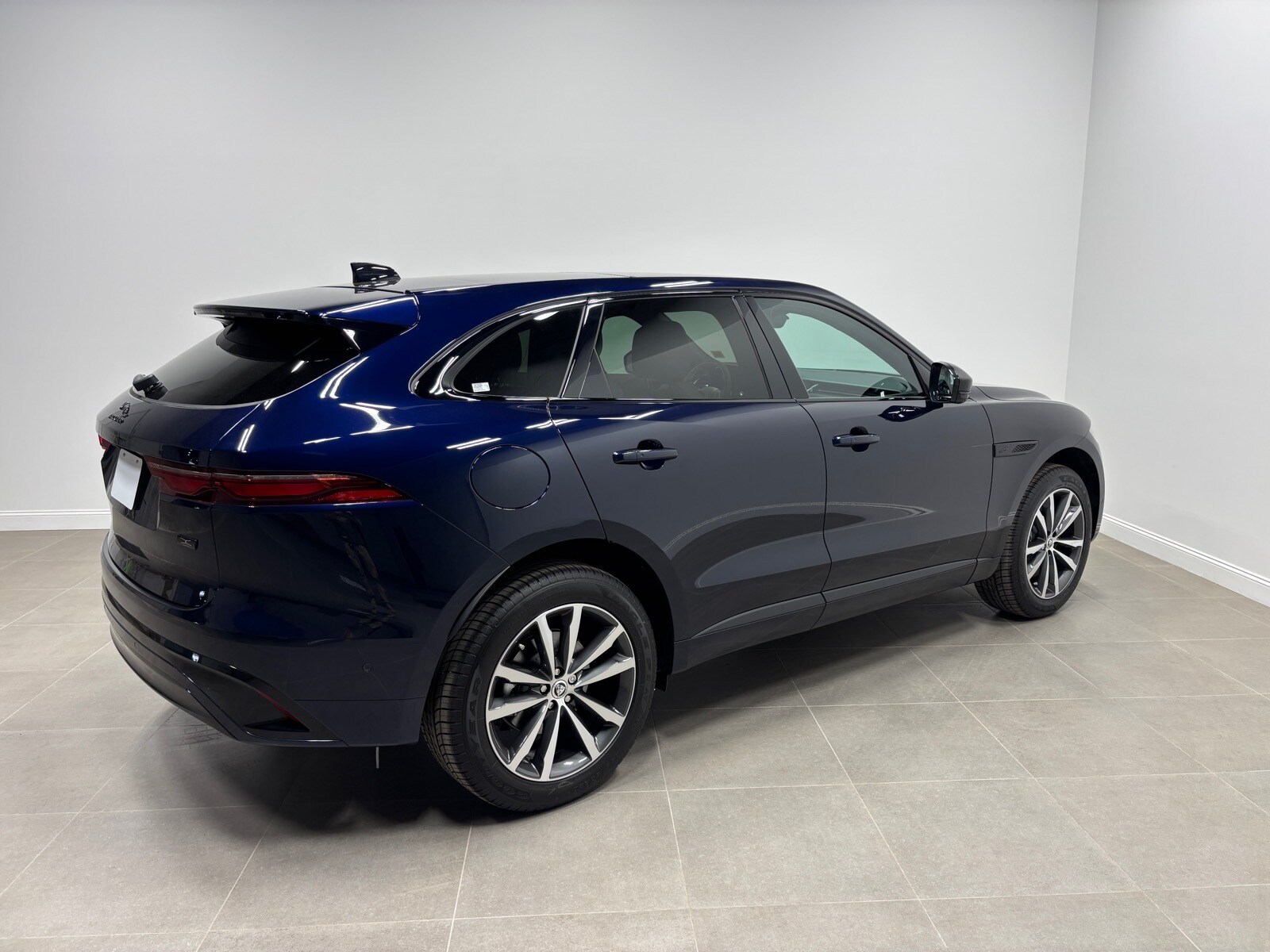 2026 Jaguar F-Pace R-Dynamic S - Photo 6