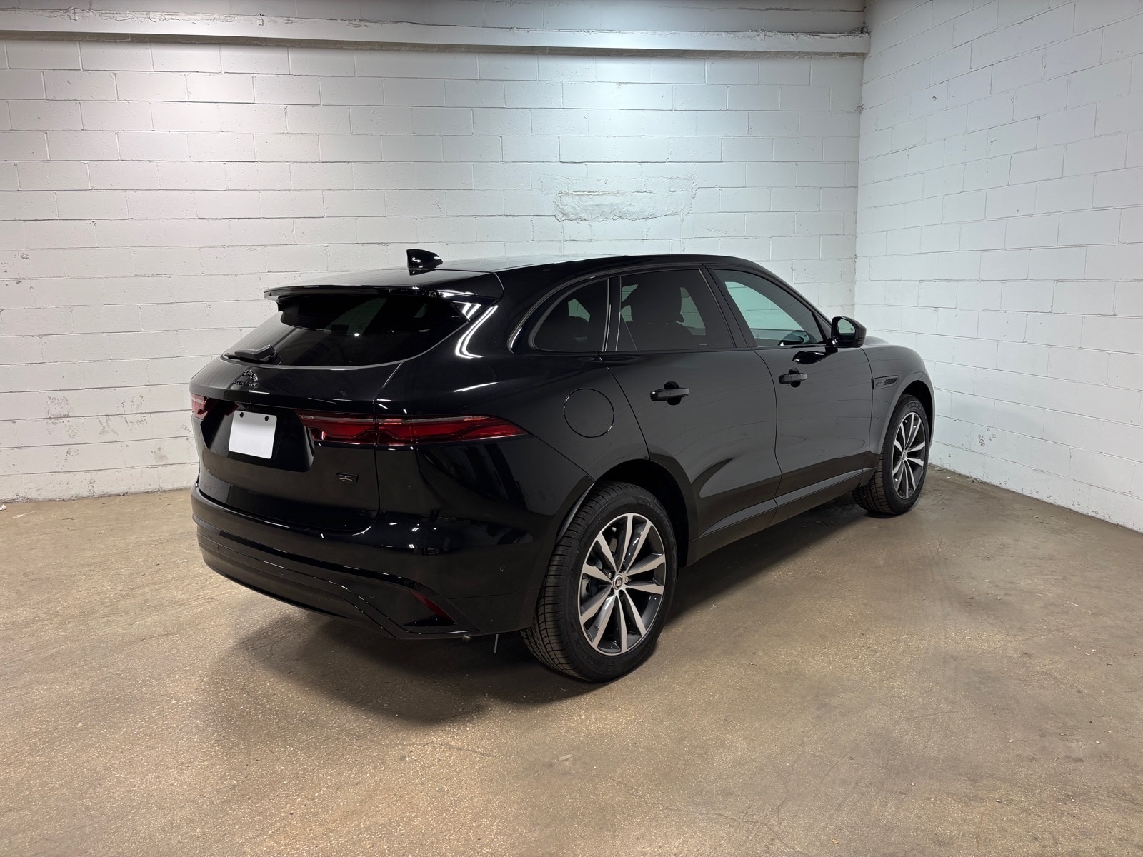 2026 Jaguar F-Pace R-Dynamic S - Photo 6