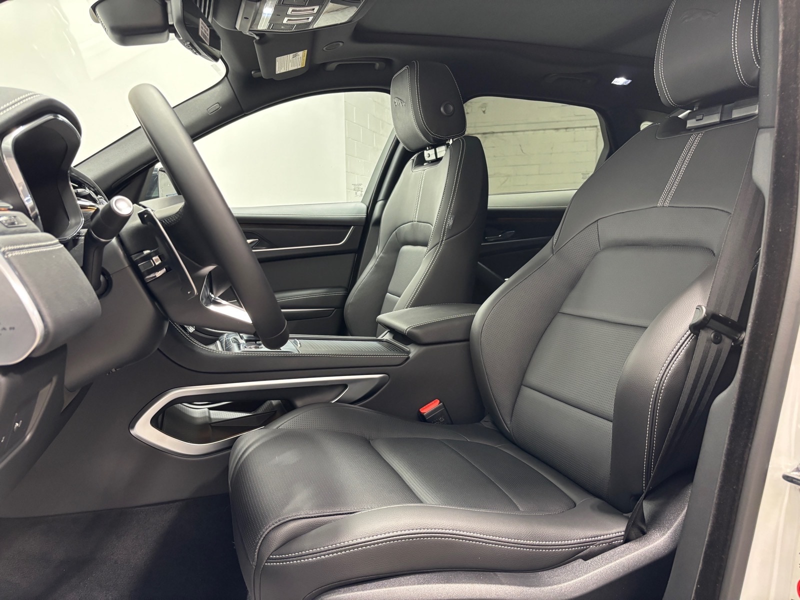 2026 Jaguar F-Pace R-Dynamic S - Photo 23