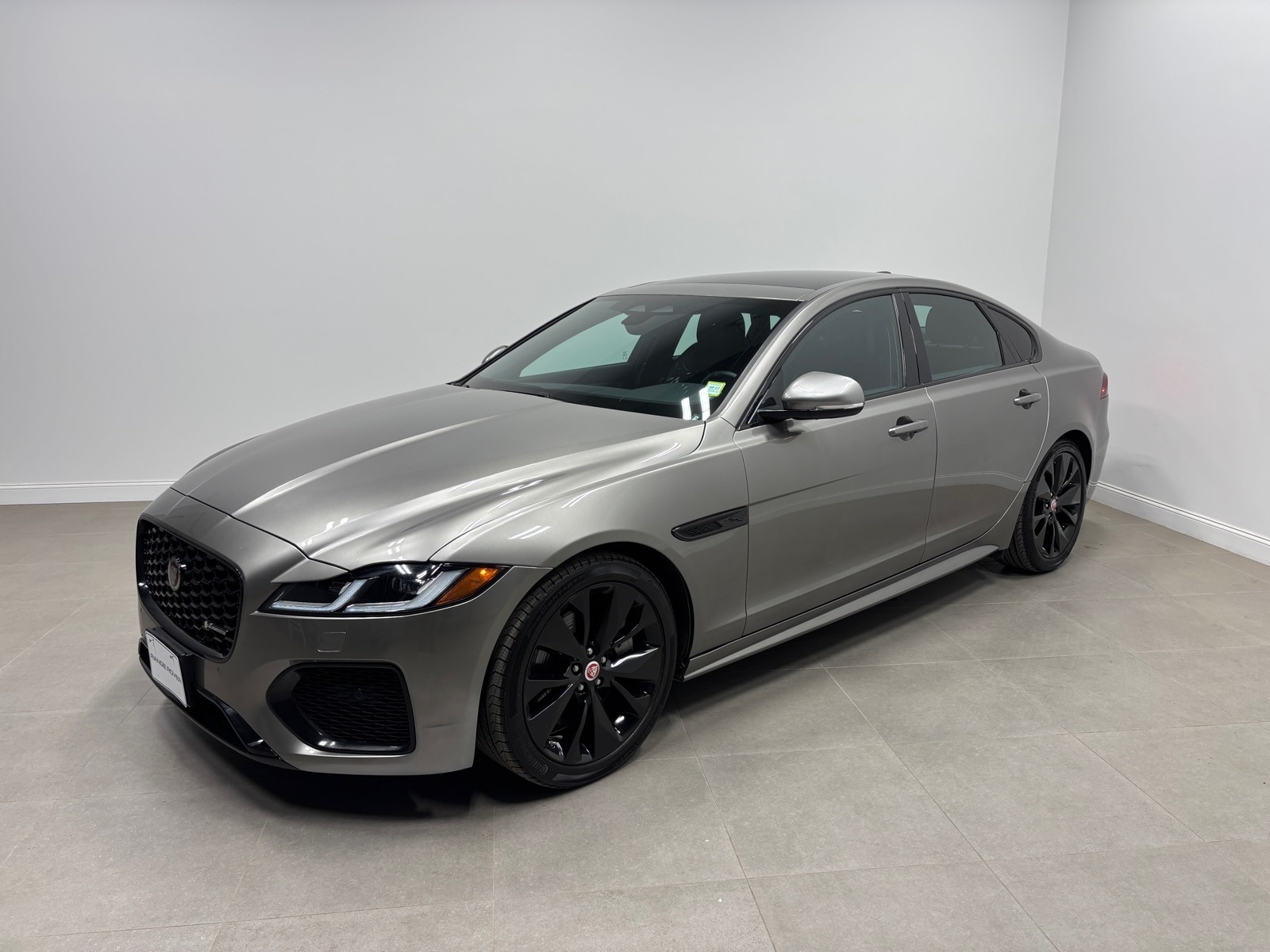 2023 Jaguar XF R-Dynamic SE