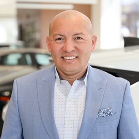 Staff member Danny Cruz from ID_52d52f857200