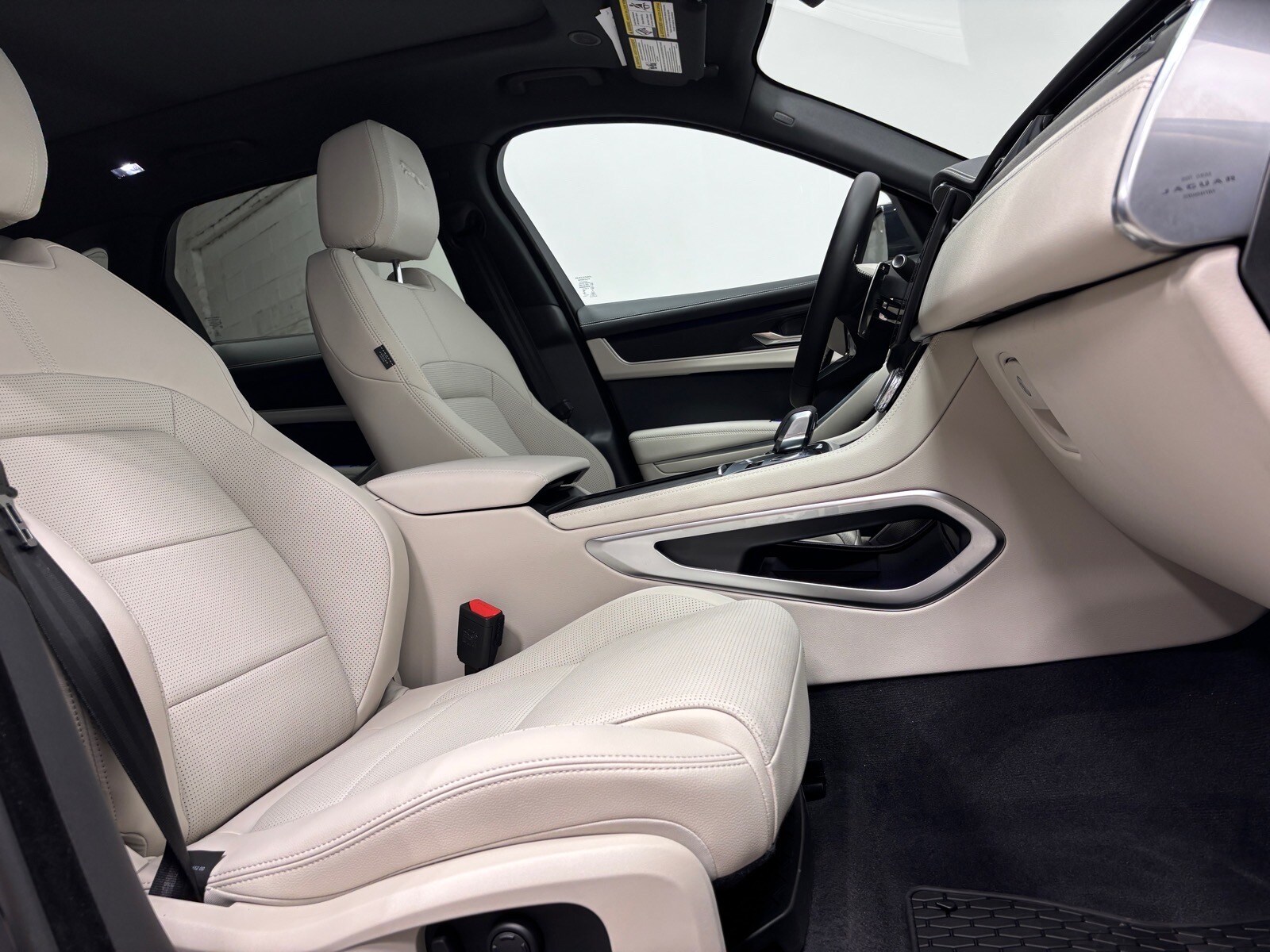 2026 Jaguar F-Pace R-Dynamic S - Photo 31