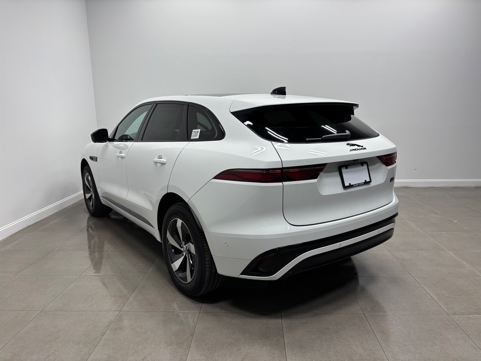 2026 Jaguar F-Pace R-Dynamic S - Photo 9